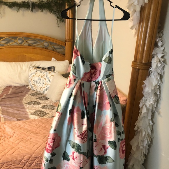 Stunning Prom Dress - Picture 2 of 7